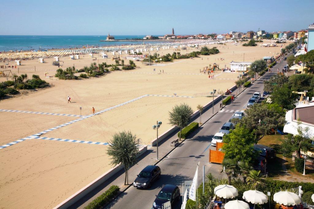 Hotel Panoramic Каорле Екстериор снимка
