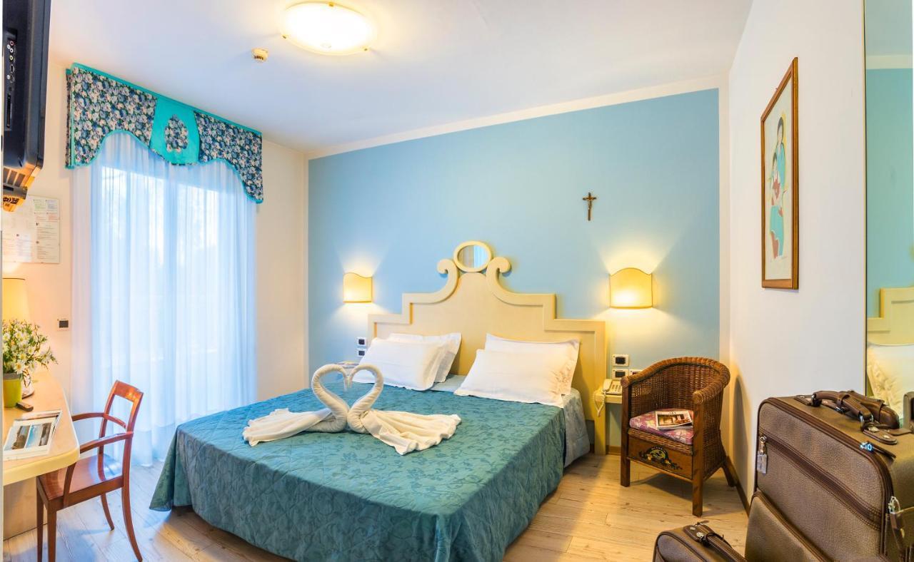 Hotel Panoramic Каорле Екстериор снимка