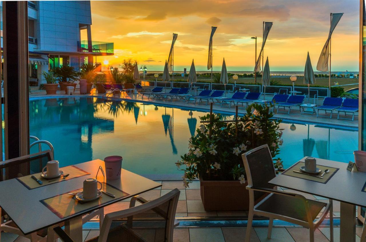Hotel Panoramic Каорле Екстериор снимка