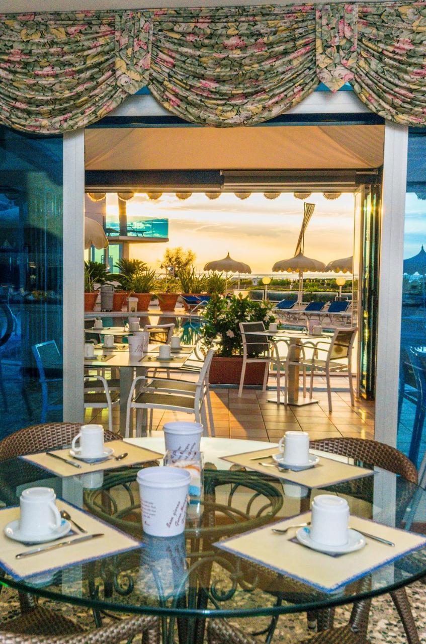 Hotel Panoramic Каорле Екстериор снимка