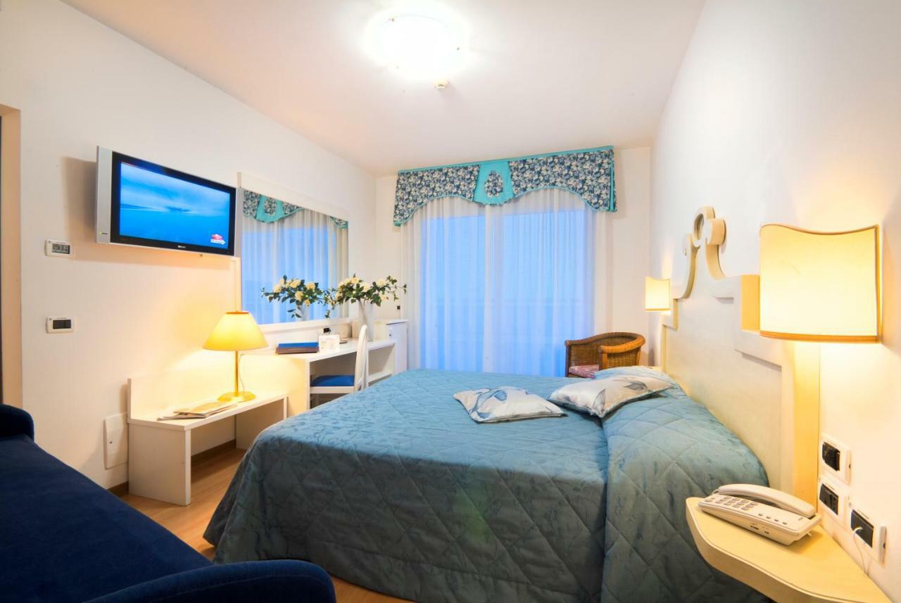 Hotel Panoramic Каорле Екстериор снимка